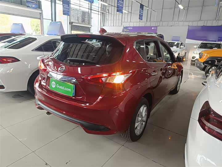 Фото 7 - Nissan Tiida