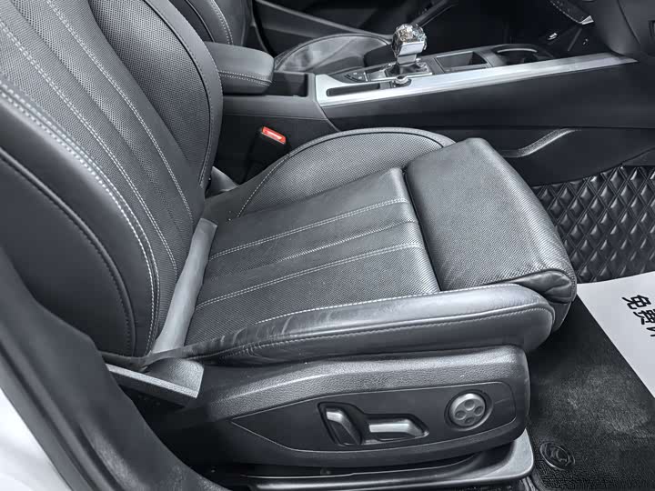 Фото 17 - Audi A4L