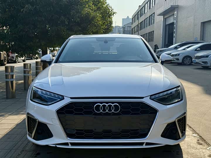 Фото 2 - Audi A4L