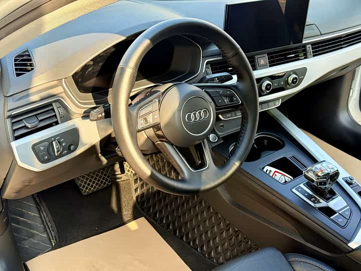 Фото 4 - Audi A4L