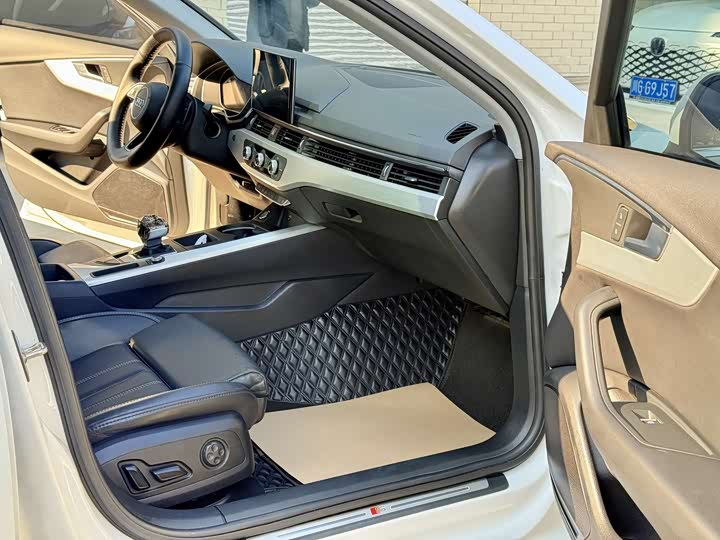 Фото 6 - Audi A4L