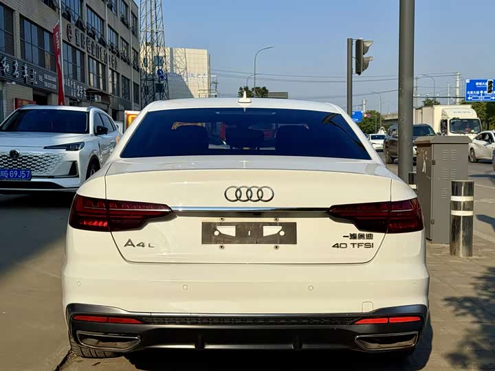 Фото 9 - Audi A4L