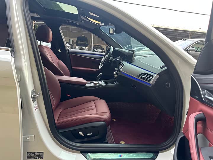 Фото 13 - BMW 5 Series