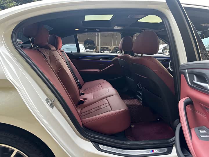 Фото 14 - BMW 5 Series