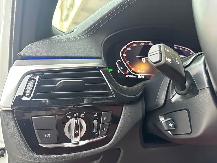 Фото 16 - BMW 5 Series