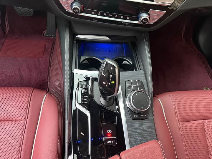 Фото 18 - BMW 5 Series