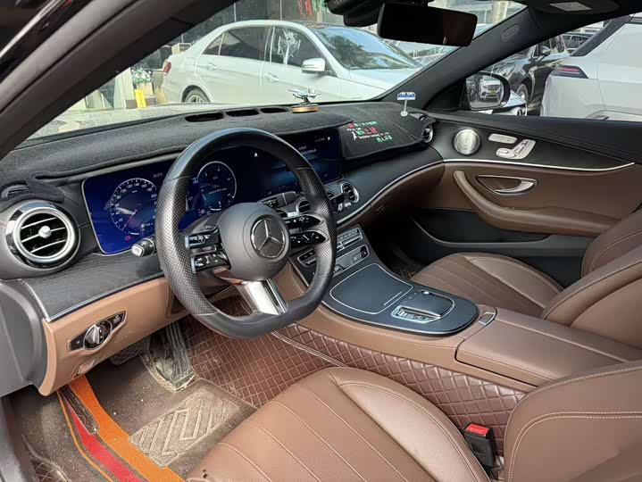 Фото 10 - Mercedes-Benz E-Class