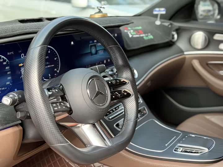 Фото 11 - Mercedes-Benz E-Class