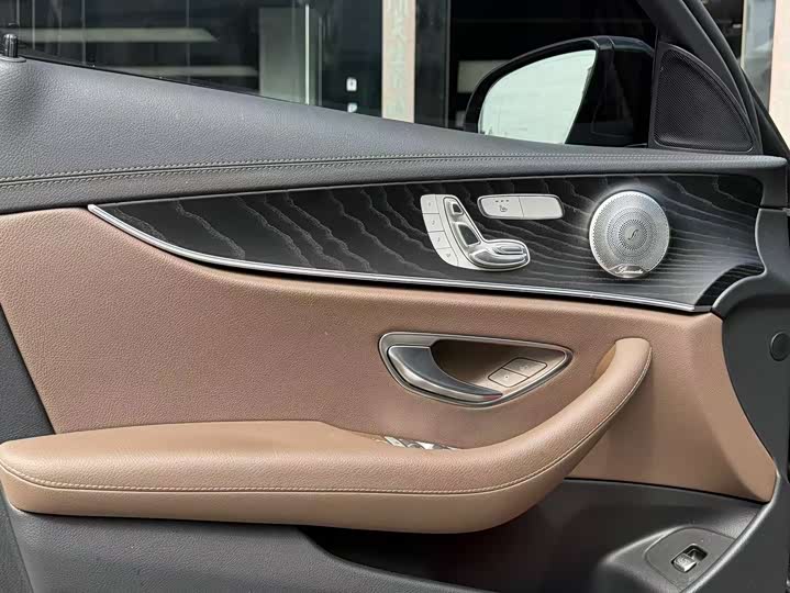 Фото 12 - Mercedes-Benz E-Class