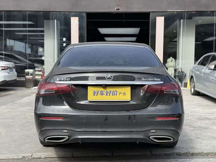 Фото 4 - Mercedes-Benz E-Class