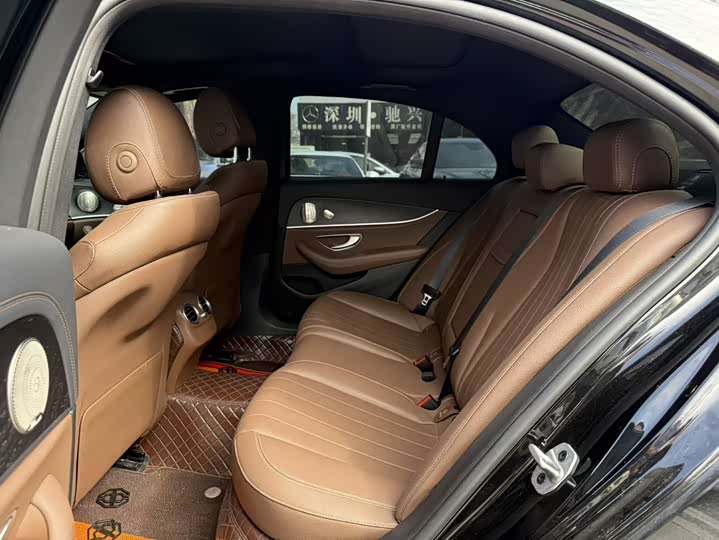 Фото 8 - Mercedes-Benz E-Class