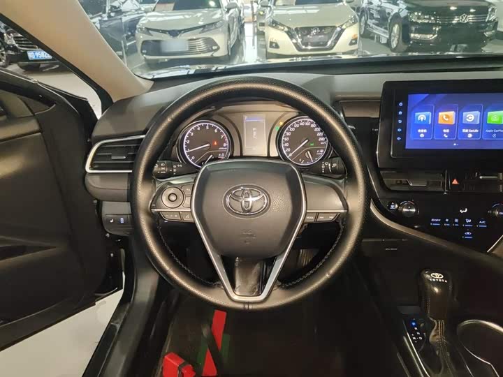 Фото 11 - Toyota Camry