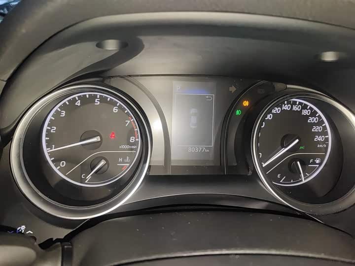 Фото 12 - Toyota Camry