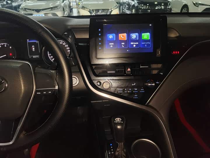 Фото 13 - Toyota Camry