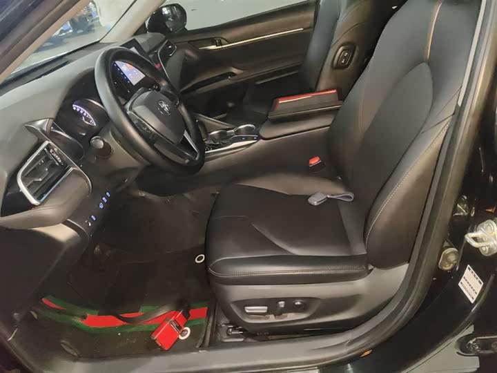 Фото 15 - Toyota Camry