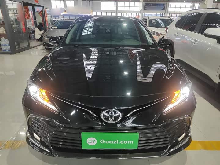 Фото 3 - Toyota Camry