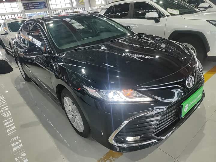 Фото 4 - Toyota Camry
