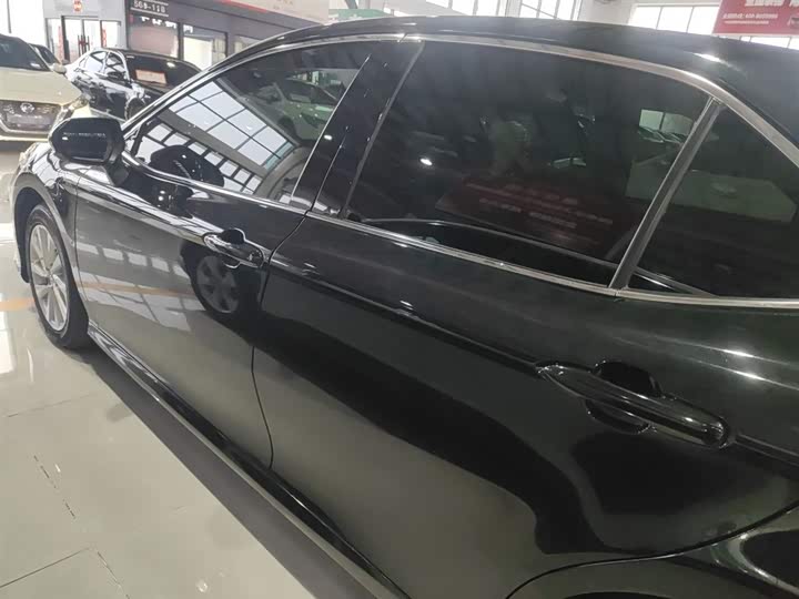 Фото 5 - Toyota Camry