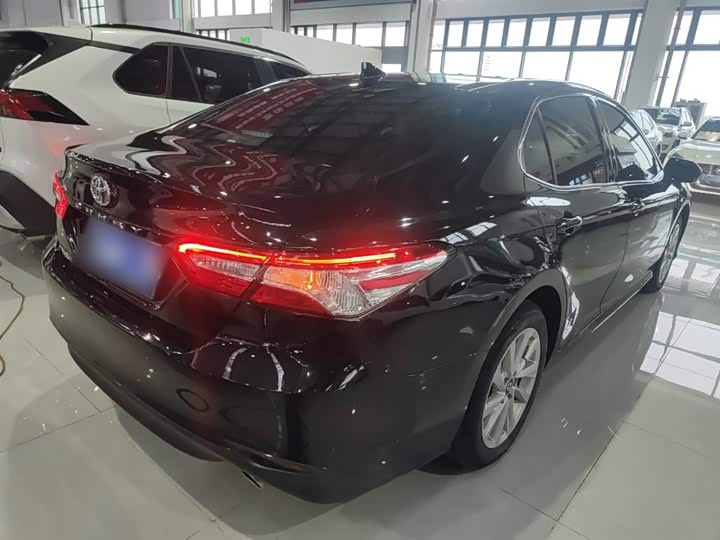 Фото 7 - Toyota Camry