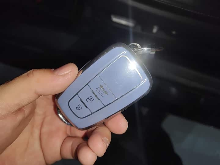 Фото 9 - Toyota Camry