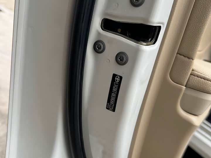 Фото 16 - Toyota Camry