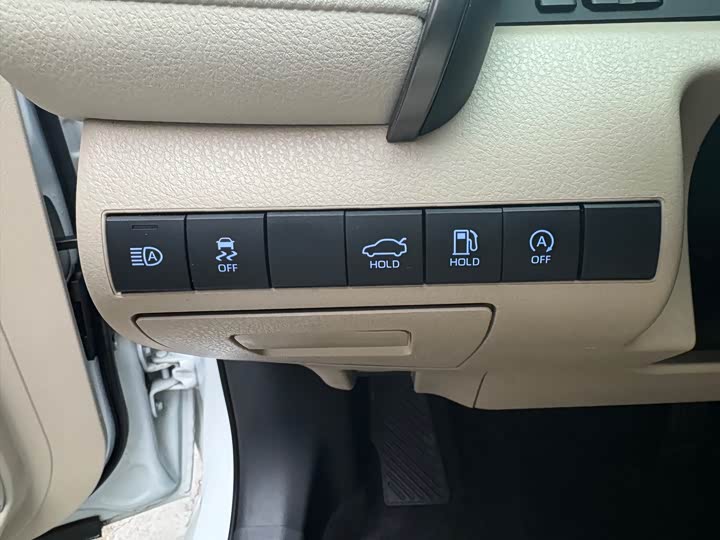 Фото 20 - Toyota Camry