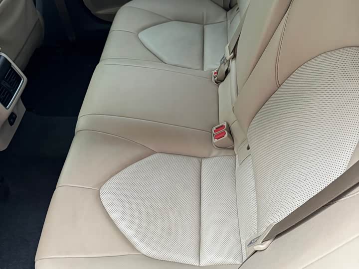 Фото 24 - Toyota Camry