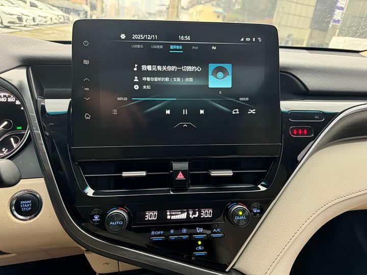 Фото 25 - Toyota Camry