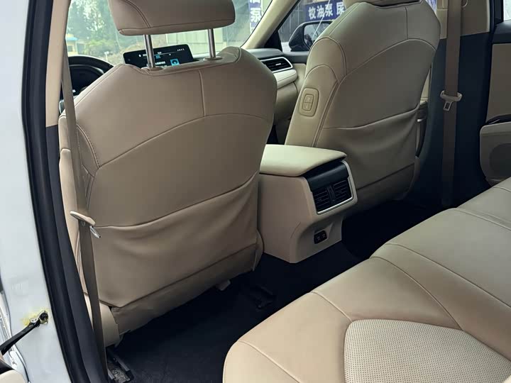 Фото 26 - Toyota Camry