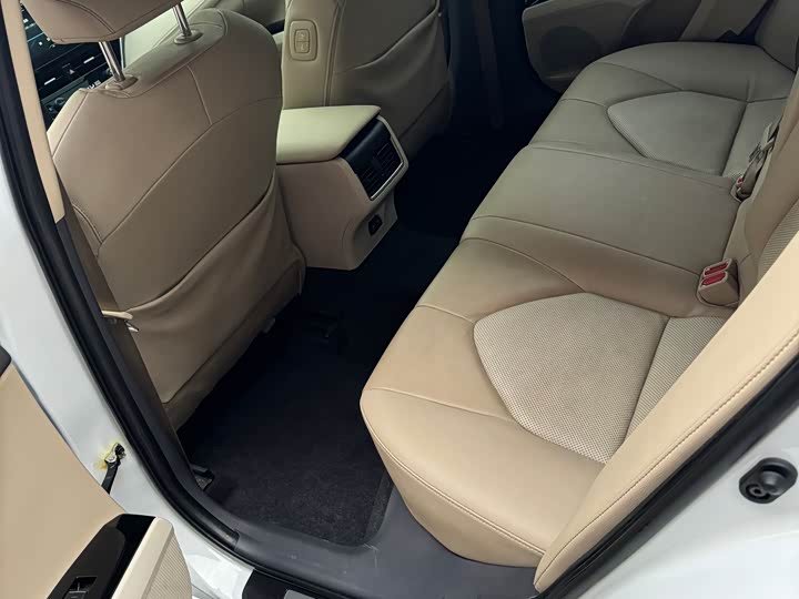 Фото 27 - Toyota Camry