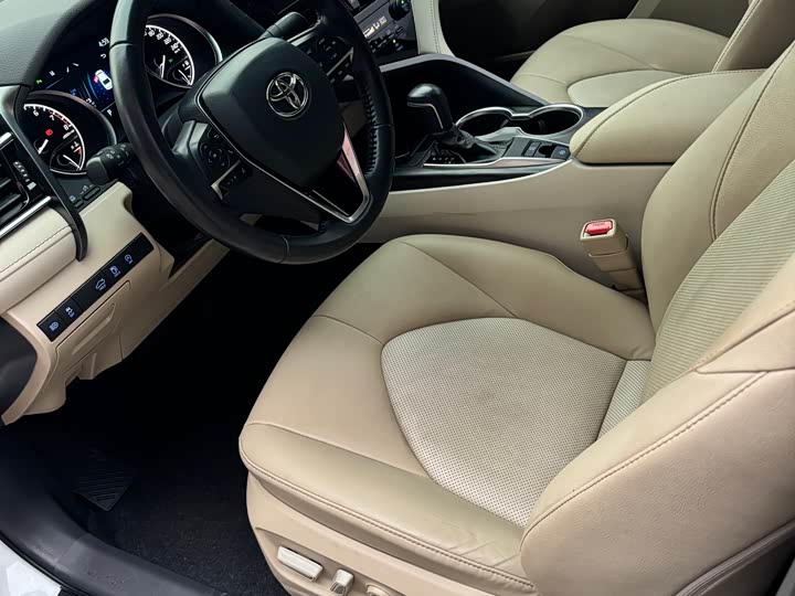 Фото 30 - Toyota Camry