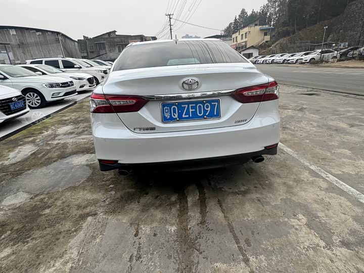 Фото 4 - Toyota Camry