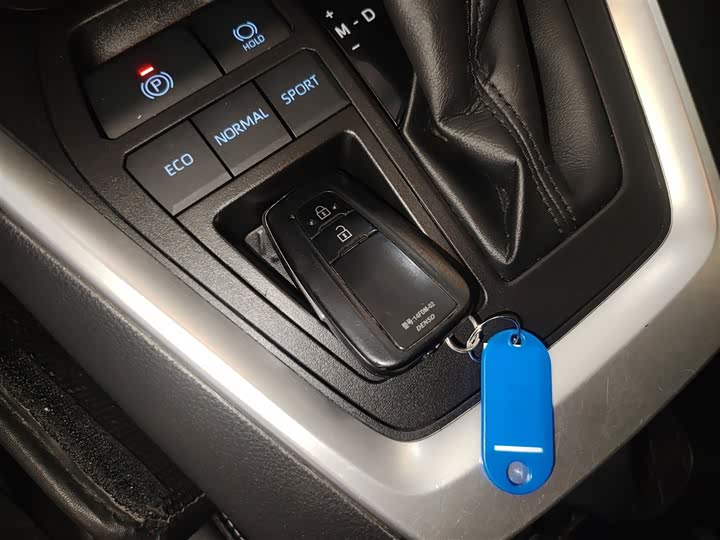 Фото 11 - Toyota RAV4