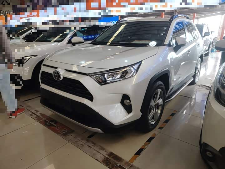 Фото 2 - Toyota RAV4