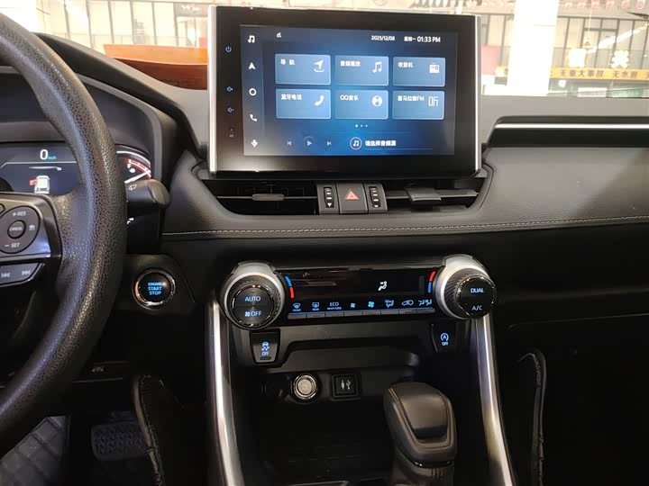 Фото 5 - Toyota RAV4