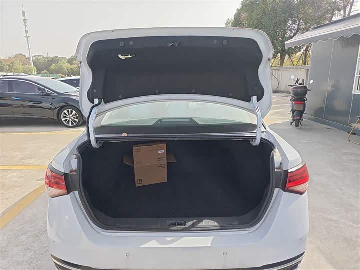 Фото 9 - Nissan Sylphy