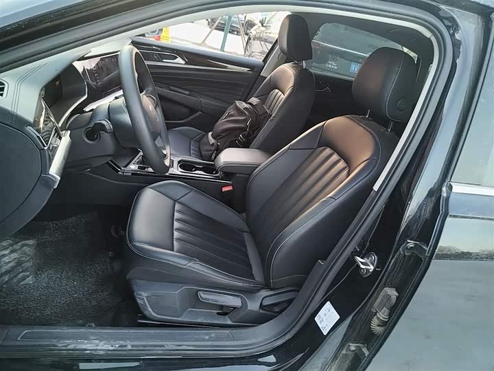 Фото 15 - Volkswagen Passat