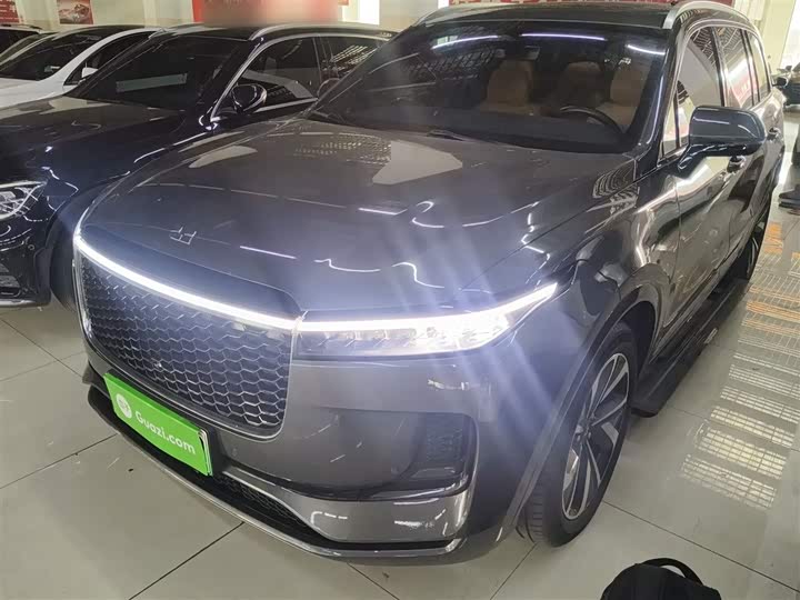 Фото 1 - LiXiang One