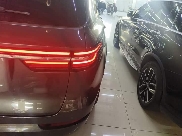 Фото 8 - LiXiang One