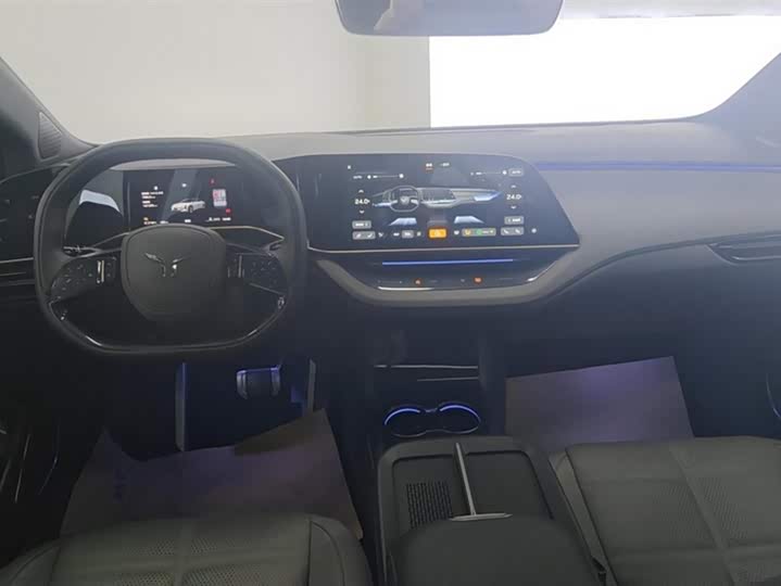 Фото 12 - Hongqi EH7