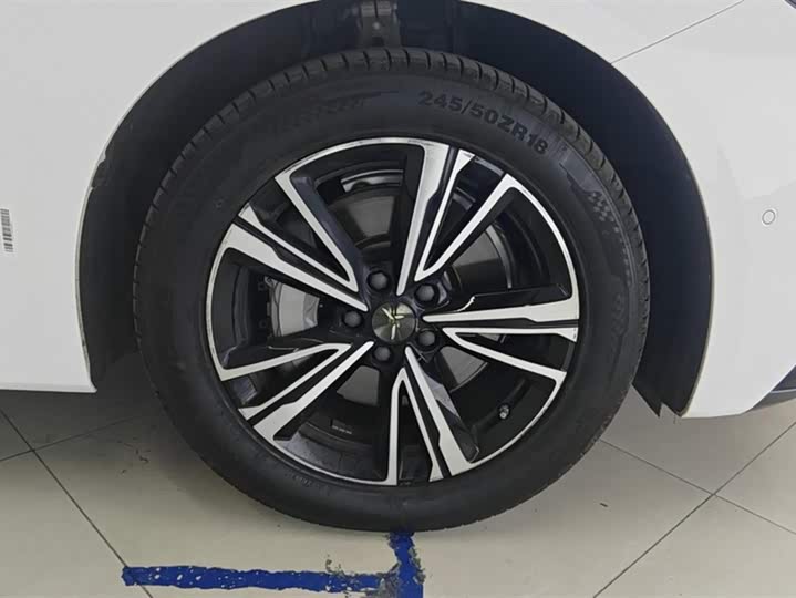 Фото 6 - Hongqi EH7