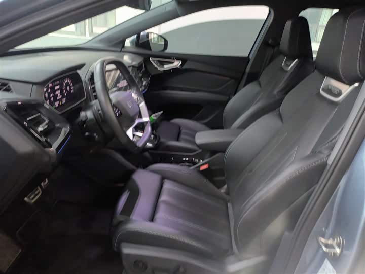 Фото 15 - Audi Q4 e-tron