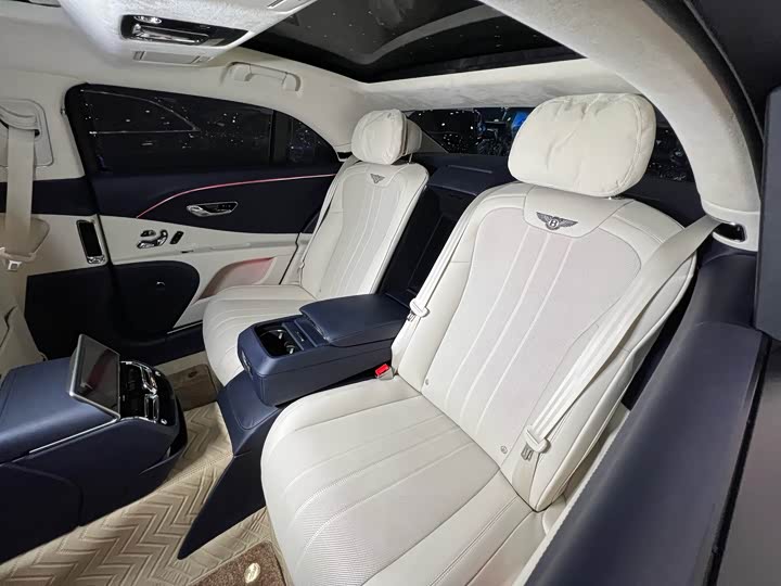 Фото 10 - Bentley Flying Spur Hybrid