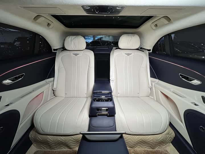 Фото 11 - Bentley Flying Spur Hybrid