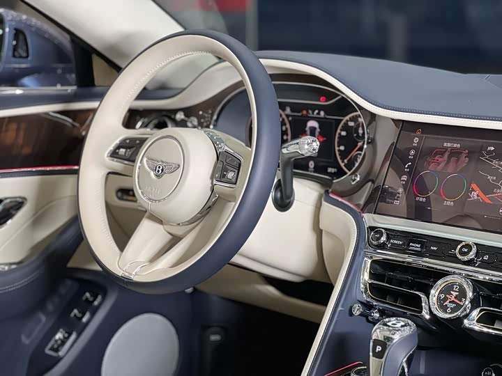 Фото 13 - Bentley Flying Spur Hybrid