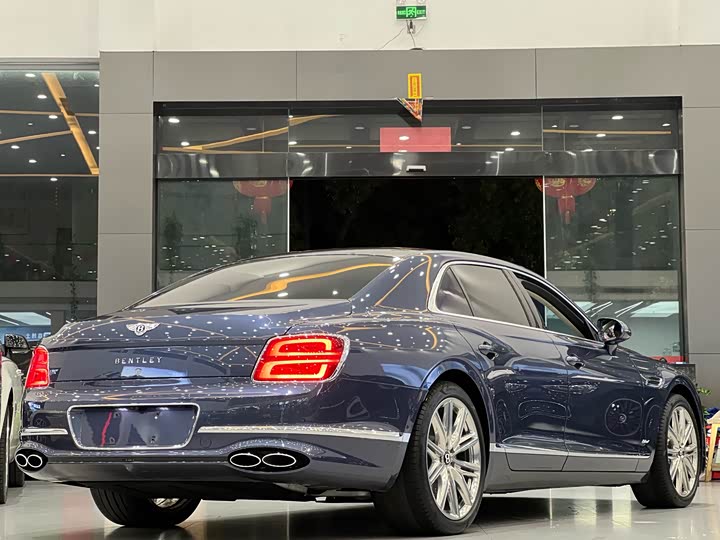 Фото 14 - Bentley Flying Spur Hybrid