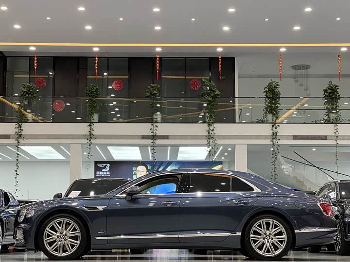 Фото 16 - Bentley Flying Spur Hybrid