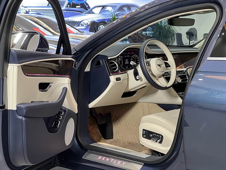 Фото 5 - Bentley Flying Spur Hybrid