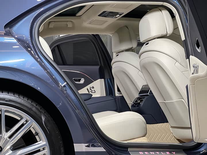 Фото 8 - Bentley Flying Spur Hybrid