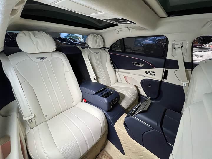 Фото 9 - Bentley Flying Spur Hybrid